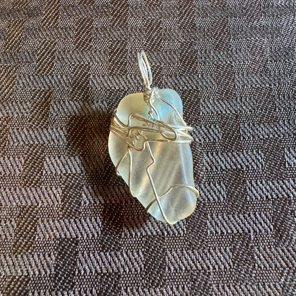 Beautiful handmade Seaglass with silver pendant. - Picture 4 of 4